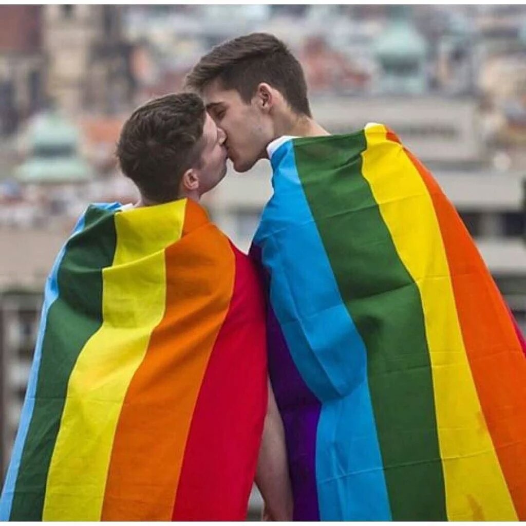IgualdadLGBT's tweet photo. "No comete pecado alguno quien peca por amor". https://t.co/W2JkEncGyg