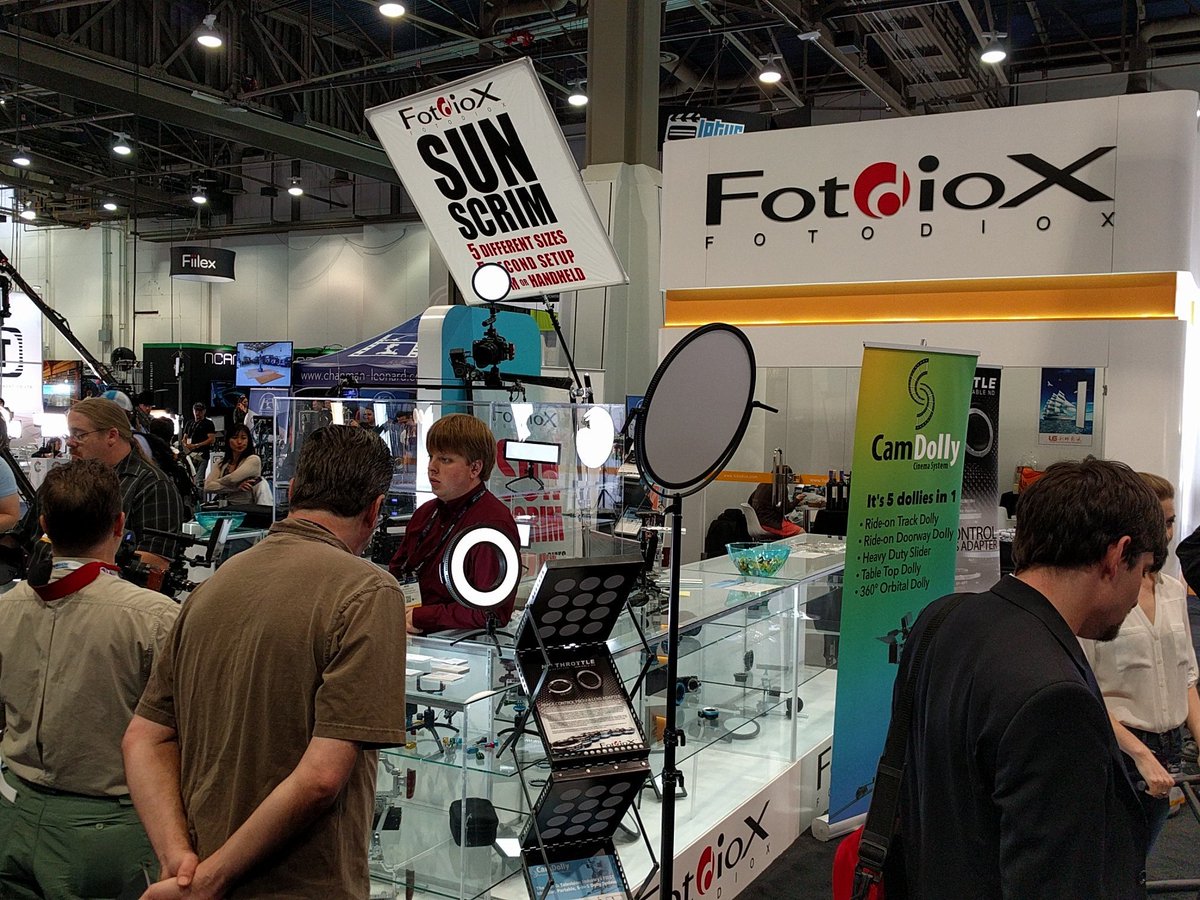 DirectorSet's tweet photo. Cool lux, f&amp;v lighting and fotodiox... Good names to know for indie filmmakers #NAB2016 https://t.co/A8Yb8i4gbg