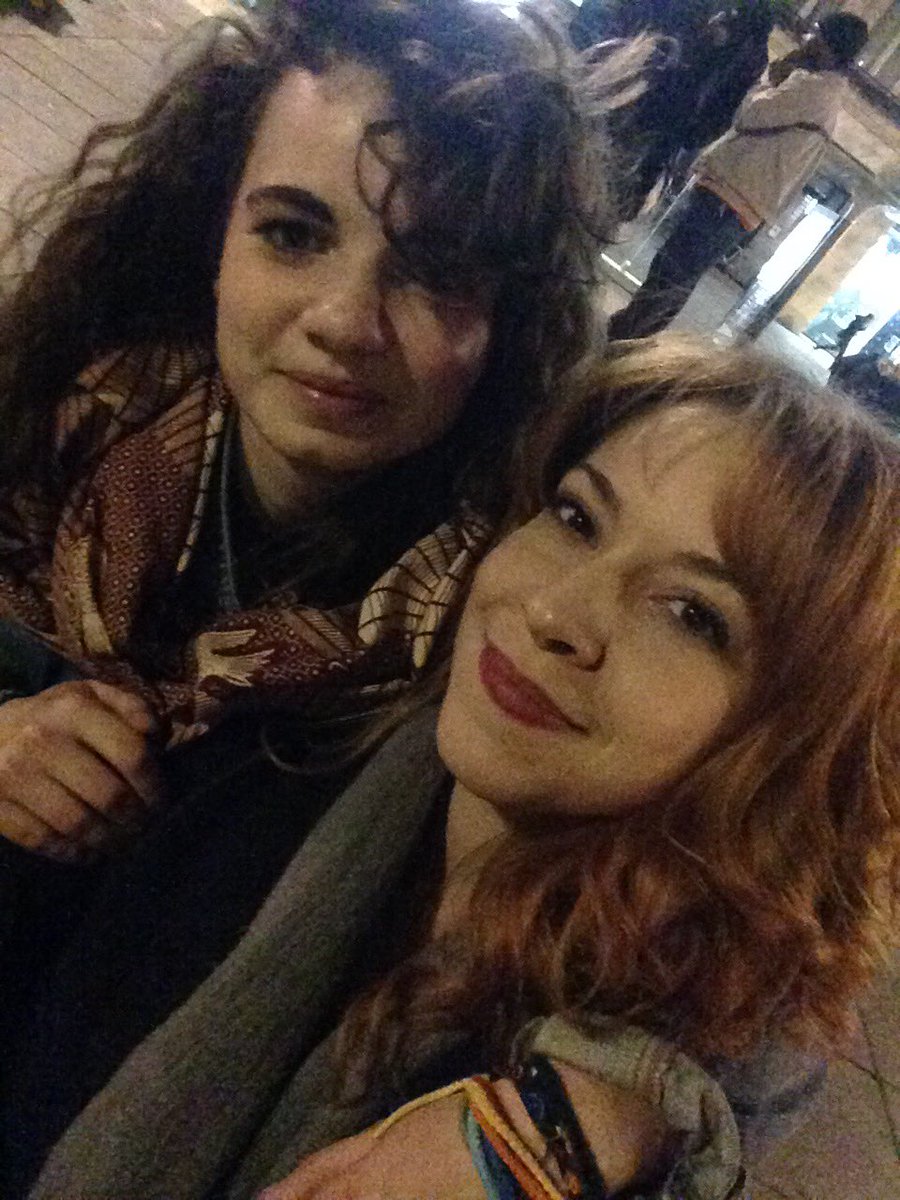 Noisette_R's tweet photo. Ma petite soeur de la #cantinedebout ❤️ Énormément de superbes rencontres sur la place! #NuitDebout #Douceur https://t.co/sedpDf29r8