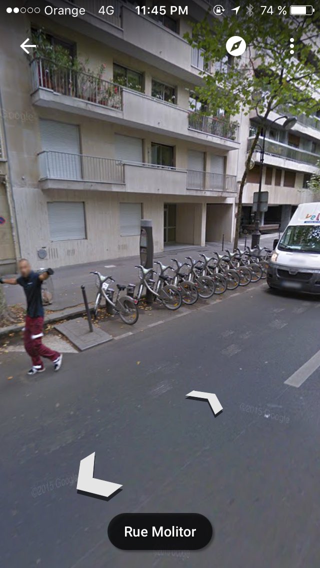 jm37000's tweet photo. Le réparateur de @Velib aura son heure de gloire face à la caméra de #StreetView https://t.co/Sbnk4ITlBU