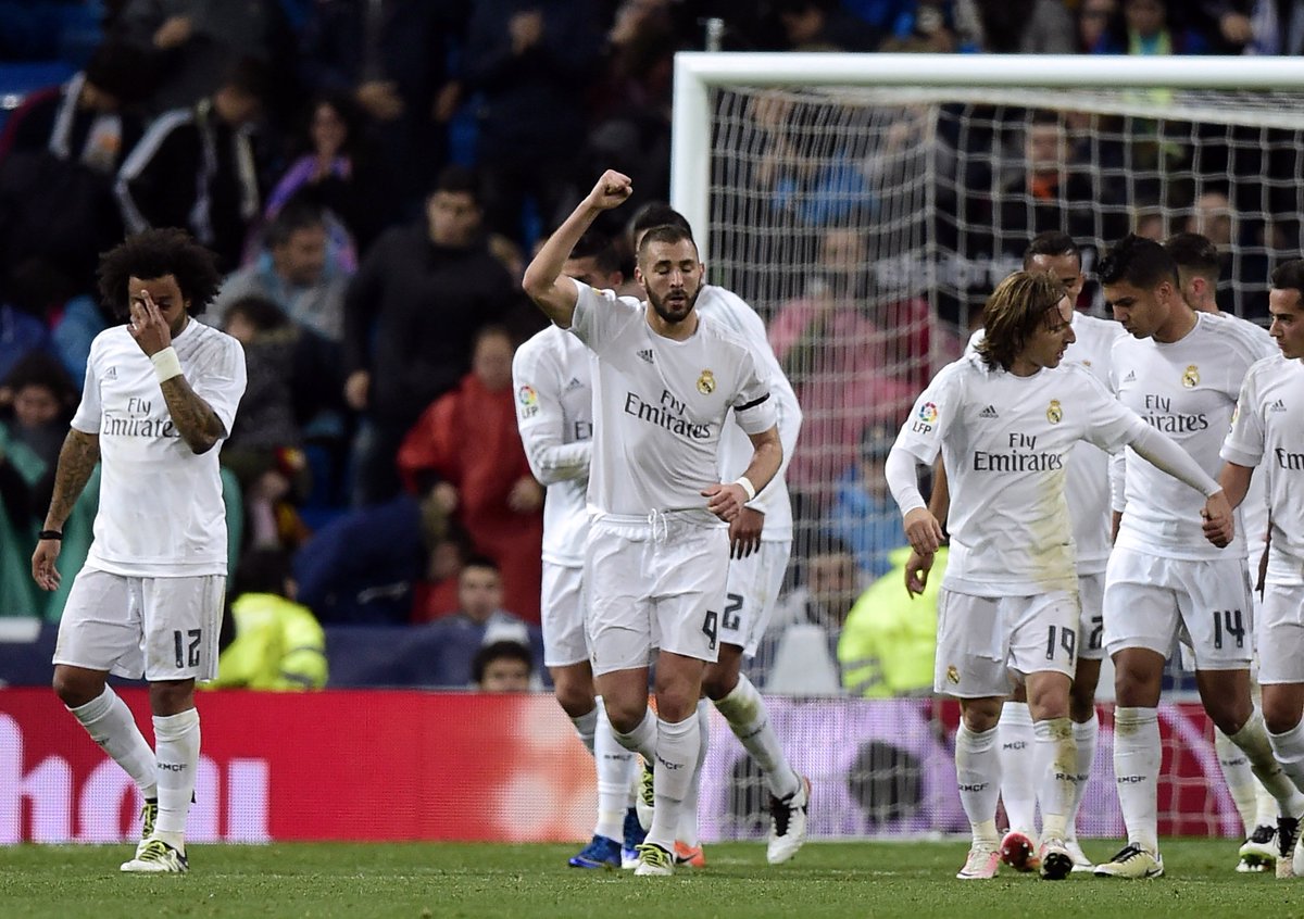 ChampionsLeague's tweet photo. .@realmadriden remain one point off the Liga summit after a routine 3-0 victory against Villarreal. #UCL https://t.co/6I3BpGnpGL