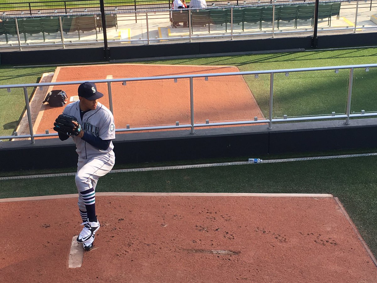Mariners's tweet photo. .@tai_walker getting loose in The Land. #GoMariners https://t.co/84Tw9pN2On
