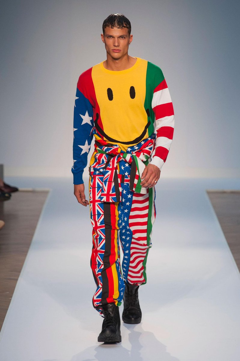 CYohannmerhy's tweet photo. @Moschino 😍😍
#styleperfect https://t.co/p05Z2Y5aZ8