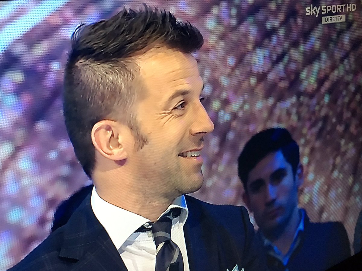 cellone73's tweet photo. Sei sempre il mio #idolo #basetta #top @delpieroale @SkySport #Totti deve entrare e segnare subito #otelma #taac https://t.co/5LrDgrgt1h