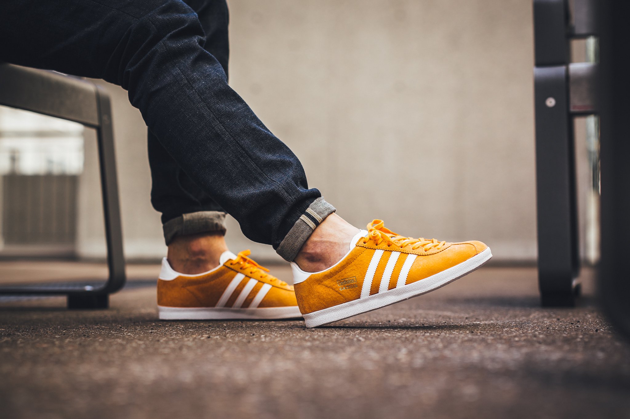 Адидас газели мужские купить. Adidas Gazelle. Adidas Gazelle Orange. Adidas Gazelle мужские оранжевые. Adidas Gazelle on feet.