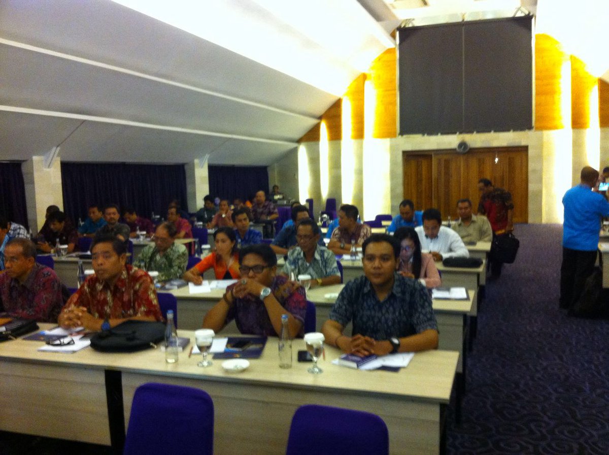 Forum Kerjasama LN (Tripartit)Prov. Bali, dibuka oleh Kabag HKLN.-dihadiri Kadisnakertrans Bali.