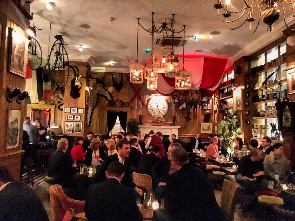 SecretosdeMadri's tweet photo. Impresionante club Mr. Fogg's, uno de los grandes secretos de Londres ¡Vaya sitio! #thegincollection https://t.co/vQfq3UHmt6