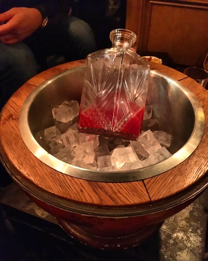 SecretosdeMadri's tweet photo. Impresionante club Mr. Fogg's, uno de los grandes secretos de Londres ¡Vaya sitio! #thegincollection https://t.co/vQfq3UHmt6