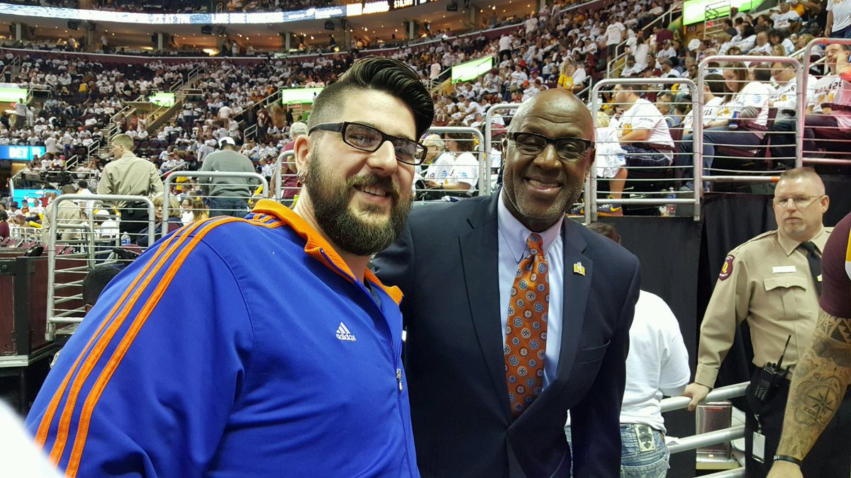 Got to meet a legend <a href="/cavs/">Cleveland Cavaliers</a> tonight!! Super nice guy.