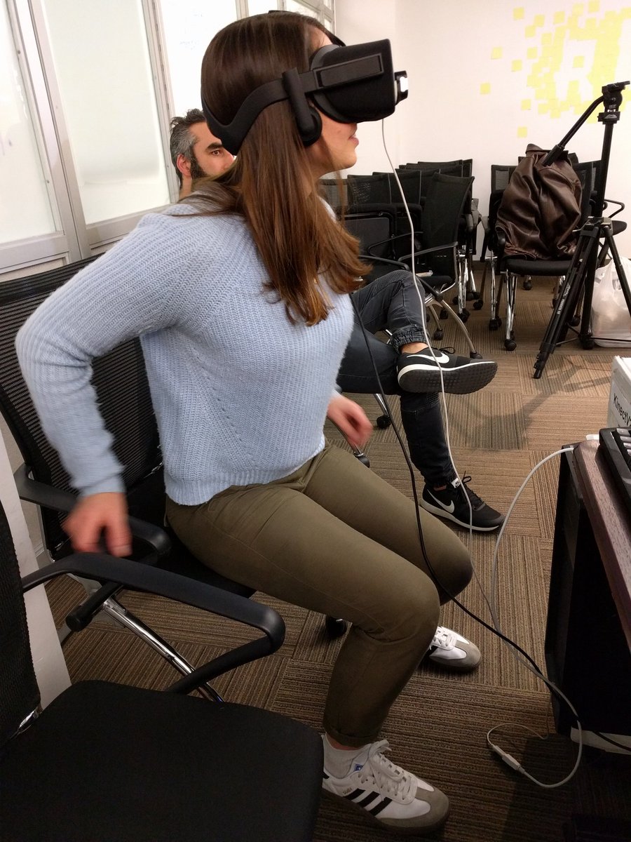hardwarehacklab's tweet image. . @allie_quintano testing the #oculus cv1 at #hardwarehacklab
