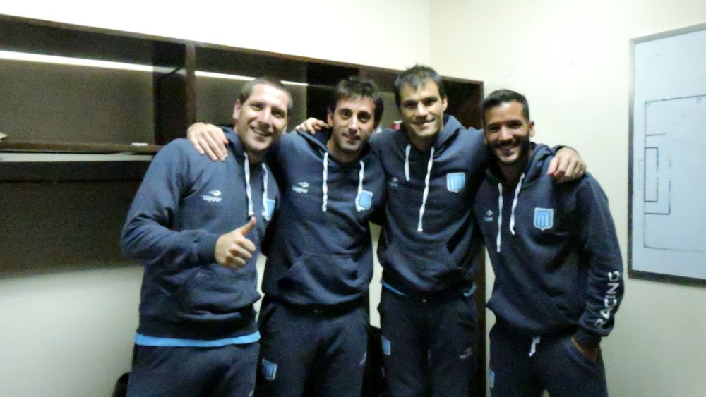 RacingClub's tweet photo. #RacingBolivar La alegría de un grupo que deja la vida por esta camiseta. https://t.co/0CrDiLQqRz