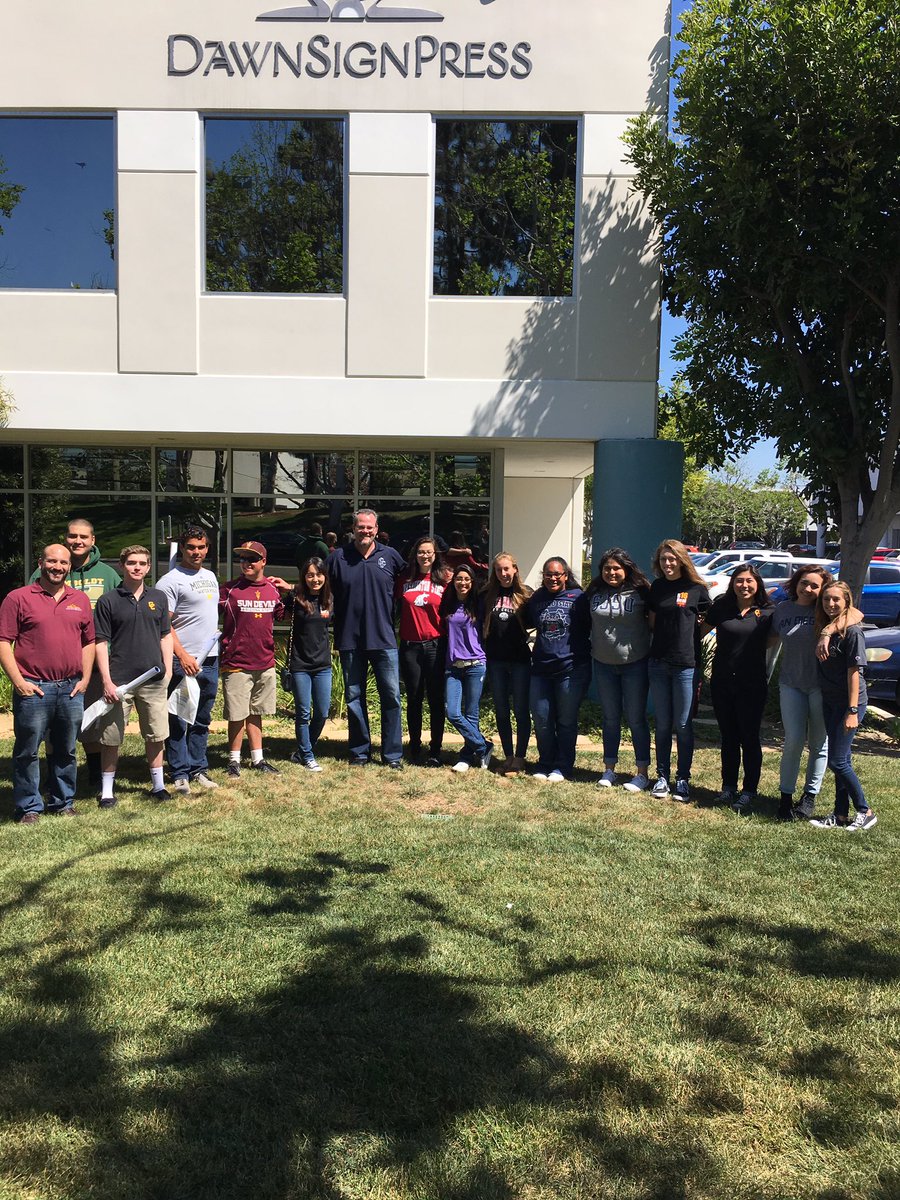 S/O to #RED2 #ASL4 with <a href="/DkaufmannMr/">Mr. Kaufmann</a> #Fieldtrip Awesome tour of @DawnSignPress Thanks Matt!