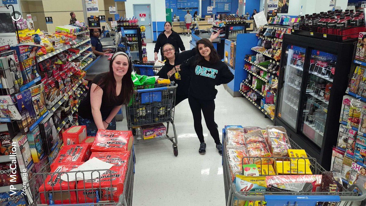 FerrisStateRHA's tweet photo. Look at our lovely incoming President and Director Of Finance shopping for Exam Snack Kits with our Advisor! https://t.co/wERClFK6zJ