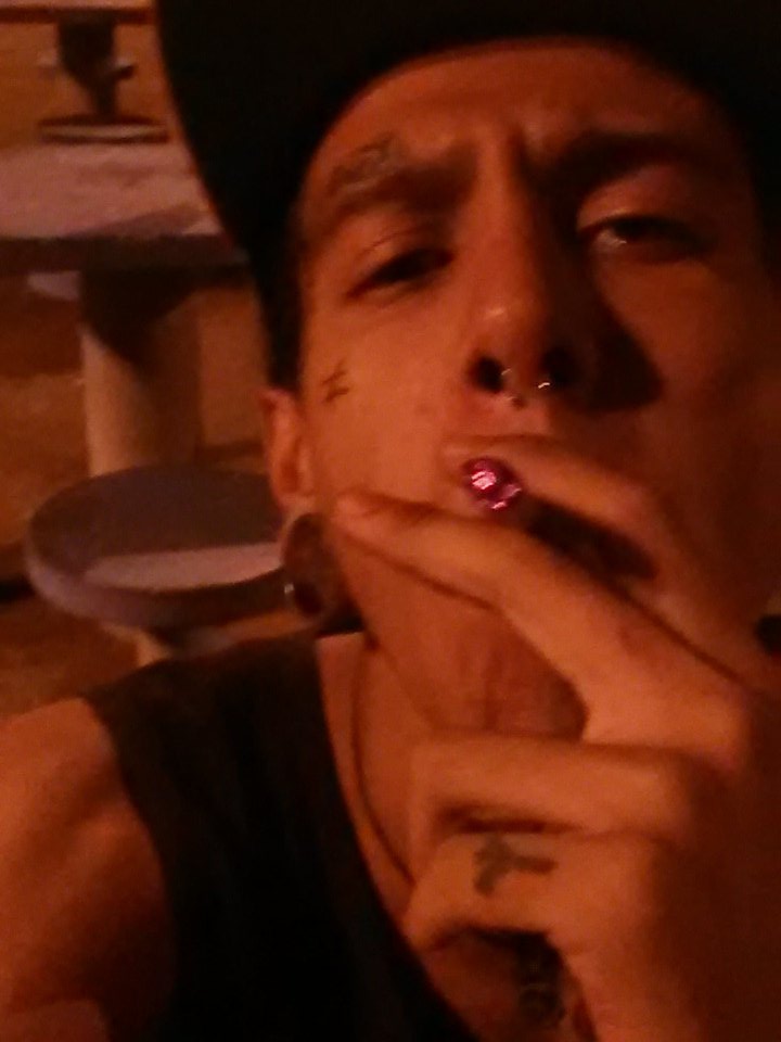 Modified_34's tweet photo. Vamo fuma maconha pra comemorar https://t.co/eQvJefi8tL