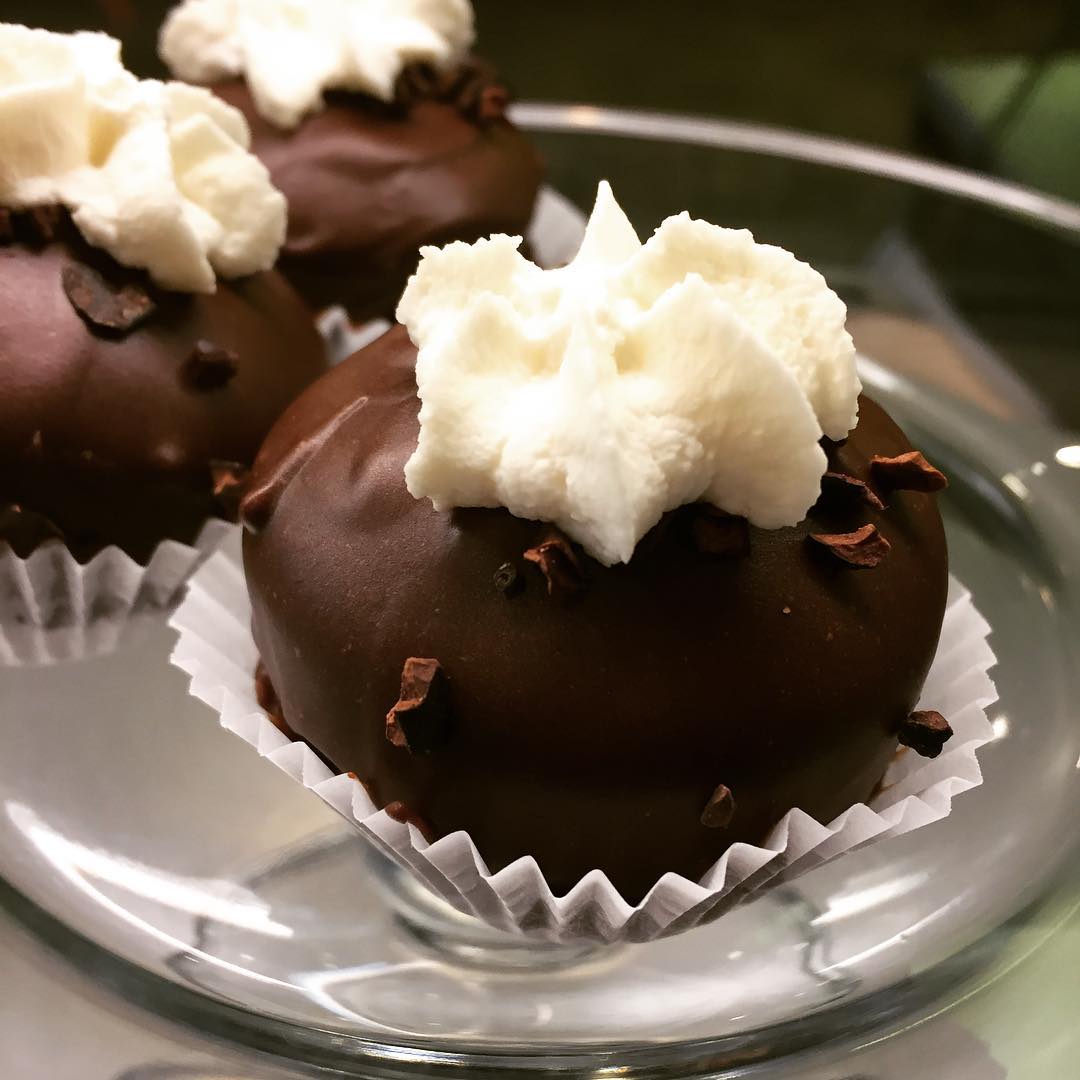 ebkwinebar's tweet photo. Mini #chocolate decadence cake. #food #foodie #foodlover #chocholatecake #food https://t.co/Fj4jb5Aabp