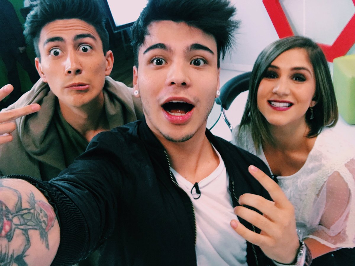 villalobossebas's tweet photo. #SebasEnTresPuntoCero 😛😛 https://t.co/6DQ6d73kYU
