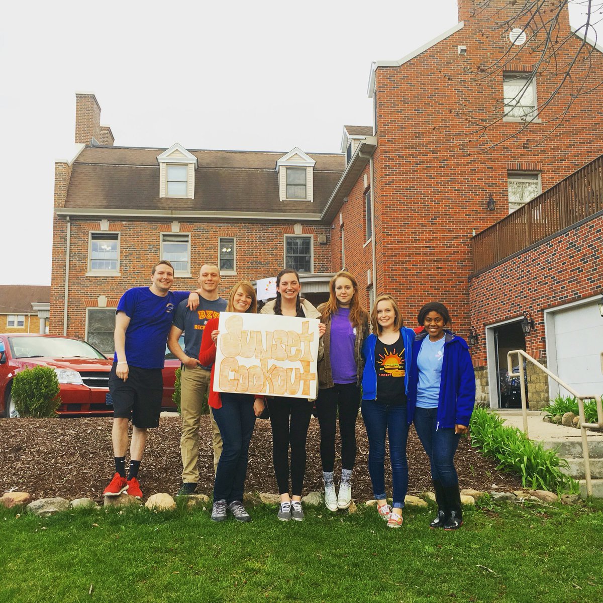 SunsetCookout's tweet image. The sun may be setting but Sunset Cookout is still going strong. 2 hours left to stop by!