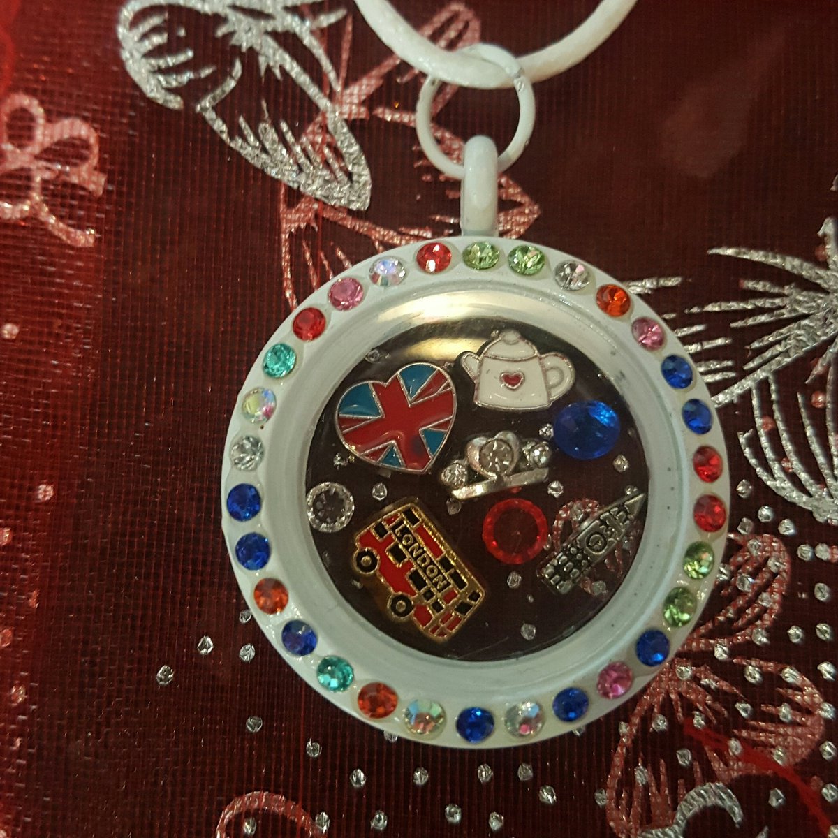 Floating_Charms's tweet image. Happy 90th Birthday Your Majesty 👑