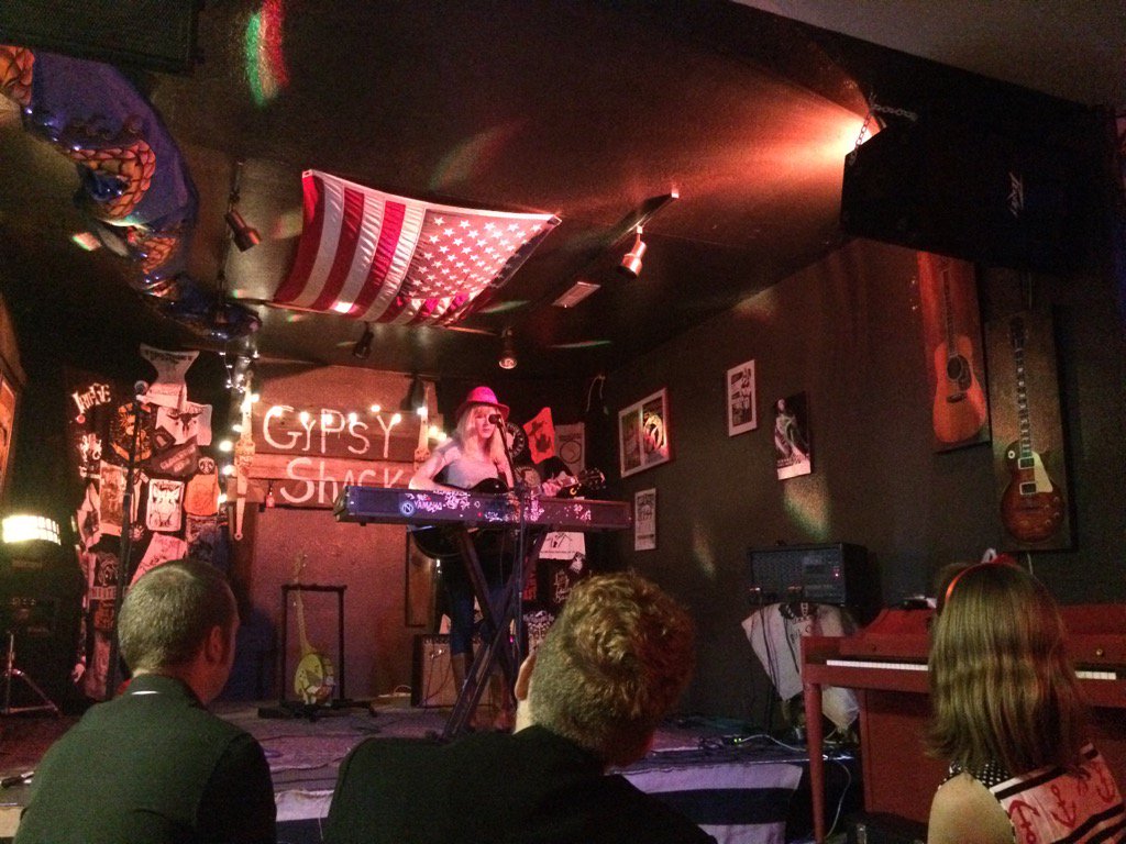 utltrn's tweet photo. #gayleskidmore at #gypsyshack now #sonora https://t.co/E4QEleiaye