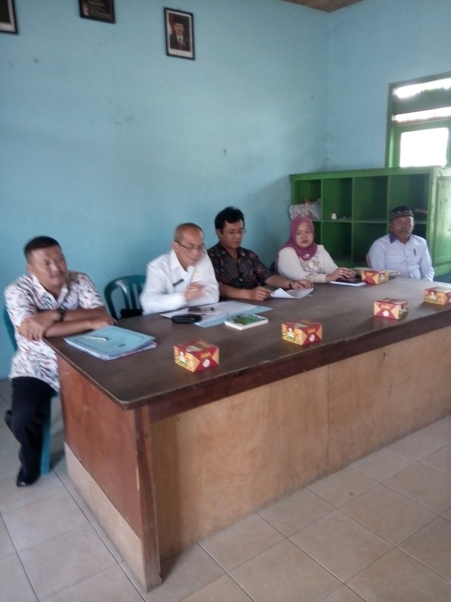 pakdhe67's tweet photo. Penyerahan UGR jl tol manker 1 wil kab Ngawi kec Kedunggalar desa Jenggrik. @TheOfficialFMB @atrbpnjatim @ https://t.co/ByzuUYHfmi