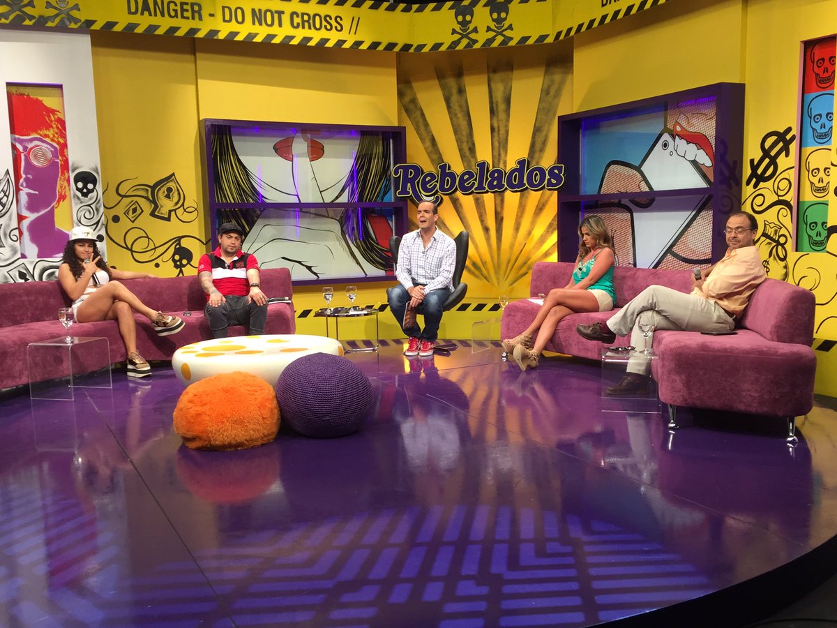 rebeladospy's tweet photo. Esta noche nos rebelamos con invitados de lujo se rebelan esta noche @JuanManuelSalin y #AleDragui https://t.co/HAUS7pCQfN