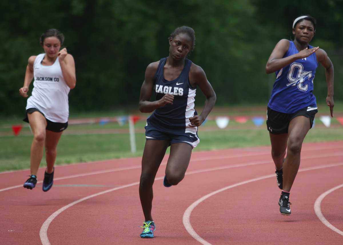 BHMunro1's tweet image. Photos of @ejchs track, at region meet, day 1 @a8db46acfeee463 @EJ_THENEST