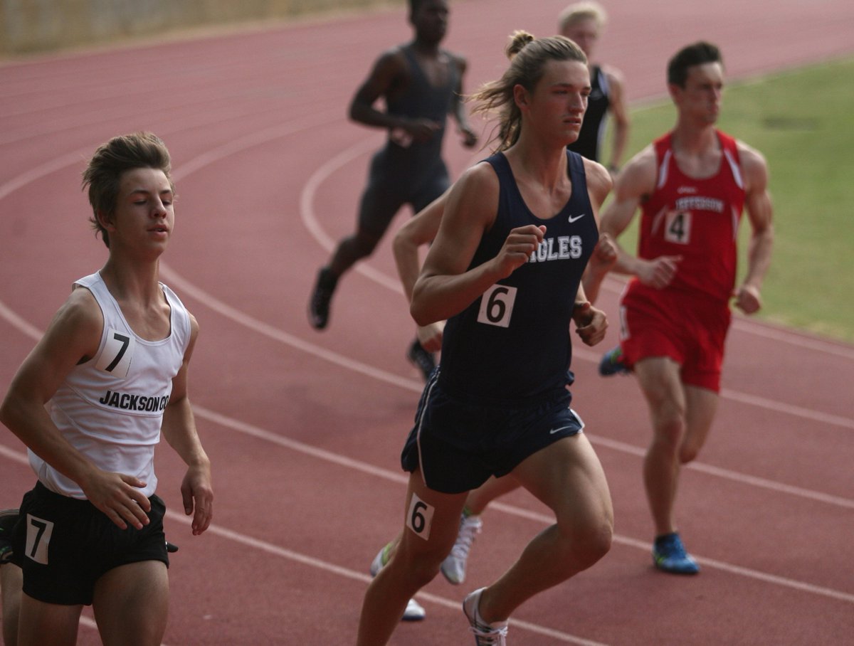 BHMunro1's tweet image. Photos of @ejchs track, at region meet, day 1 @a8db46acfeee463 @EJ_THENEST