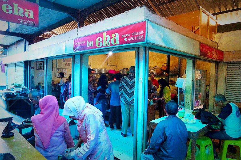 ameliaprimarini's tweet photo. Warung bu eha #pasar #cihapit #bandung https://t.co/8jjuFw7aeI