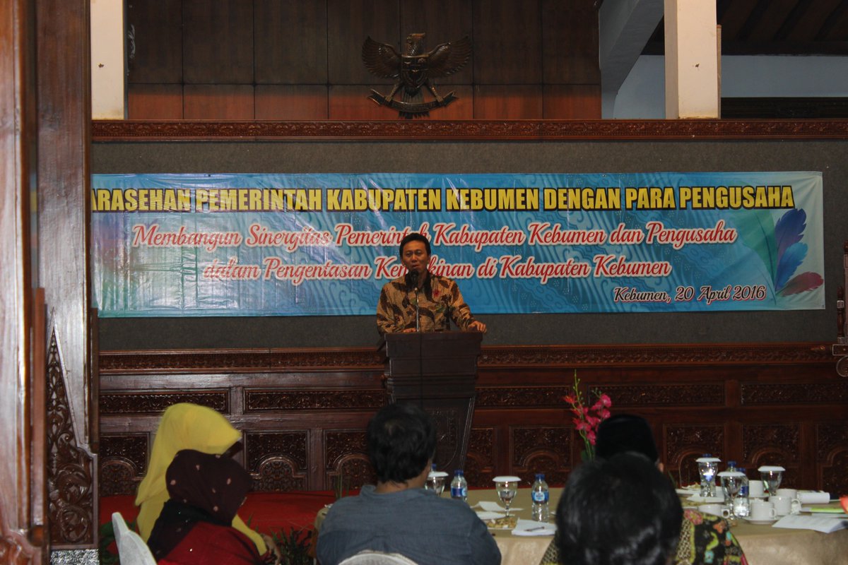 Sarasehan Pemerintah Kabupaten Kebumen dengan para pengusaha
membangun sinergitas dalam pengentasan kemiskinan