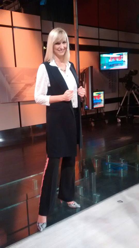 insideescobar's tweet image. Karin Kohen en 7 by zulas
 en TV Pública  
 av tapia de cruz 401 INSIDE ESCOBAR (GLOPA)