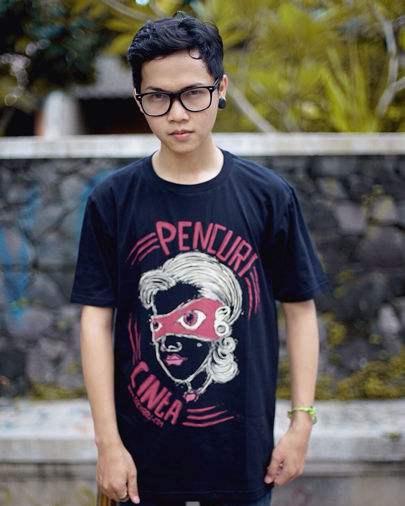 NEW ARRIVAL TEES ES PENCURI CINTA 140K  AVAILABLE SIZE S  M  L  XL  XXL  .... tmi.me/1fdxaz