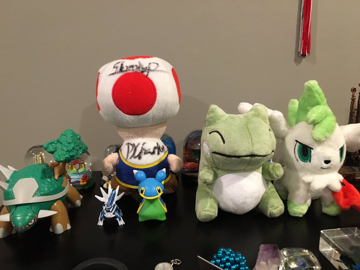 gbergmax's tweet photo. I think I have a pretty good arrangement for now, featuring @Shadypenguinn and @PKSparkxx #Apex2015 https://t.co/RNl29rfZhG