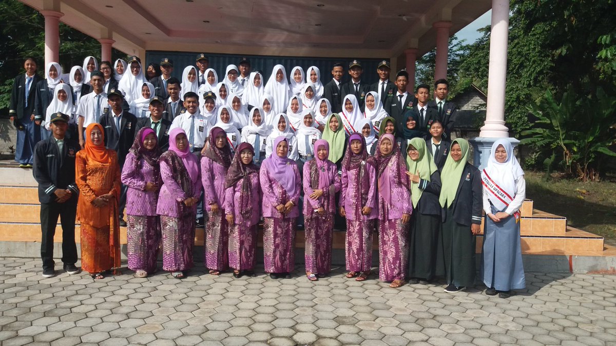 OSISSMANPUR's tweet photo. SMAN 1 PURWOHARJO mengucapkan selamat hari Kartini bagi seluruh wanita Indonesia @KabBanyuwangi @SMAN1Purwoharjo https://t.co/IUko3ai7db