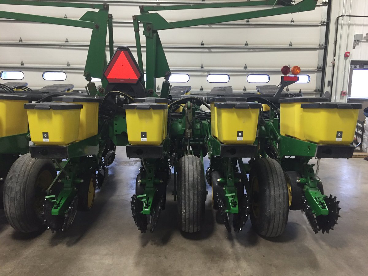 ag_guy04's tweet photo. Now I finally know which rows are which! 😁 @precision_plant #vdriveinsecticide #vdrive #plant16 #waitingonweather https://t.co/jWgGbqZ8kO