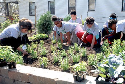 Local students take on Aspen Challenge, aid communities
ow.ly/4mS6zm
#UHS #urbangarden