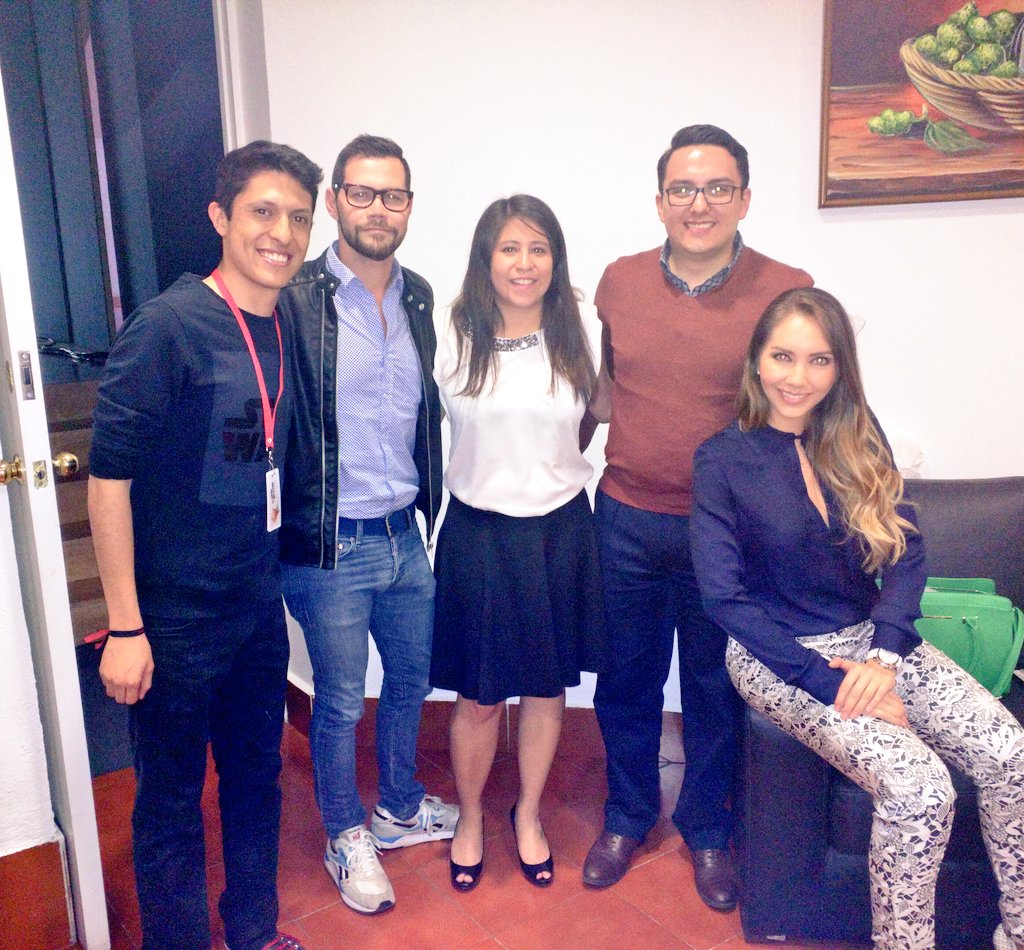 mariana_sancam's tweet photo. Fue un placer compartir la mesa de egresados del congreso #ElSuenoMexicano con @paobarquet @lamamadelmuerto @CComUP https://t.co/4yDVs1g83b