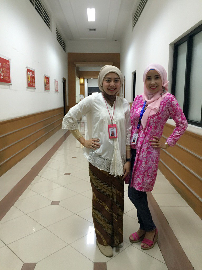 Tiffany_Hakim's tweet photo. Selamat hari kartini utk smw wanita hebat indonesia #LivingTheTelkomWayTreg2 #livingthetelkomwayJKP #kartiniindihome https://t.co/9D35OGHASl