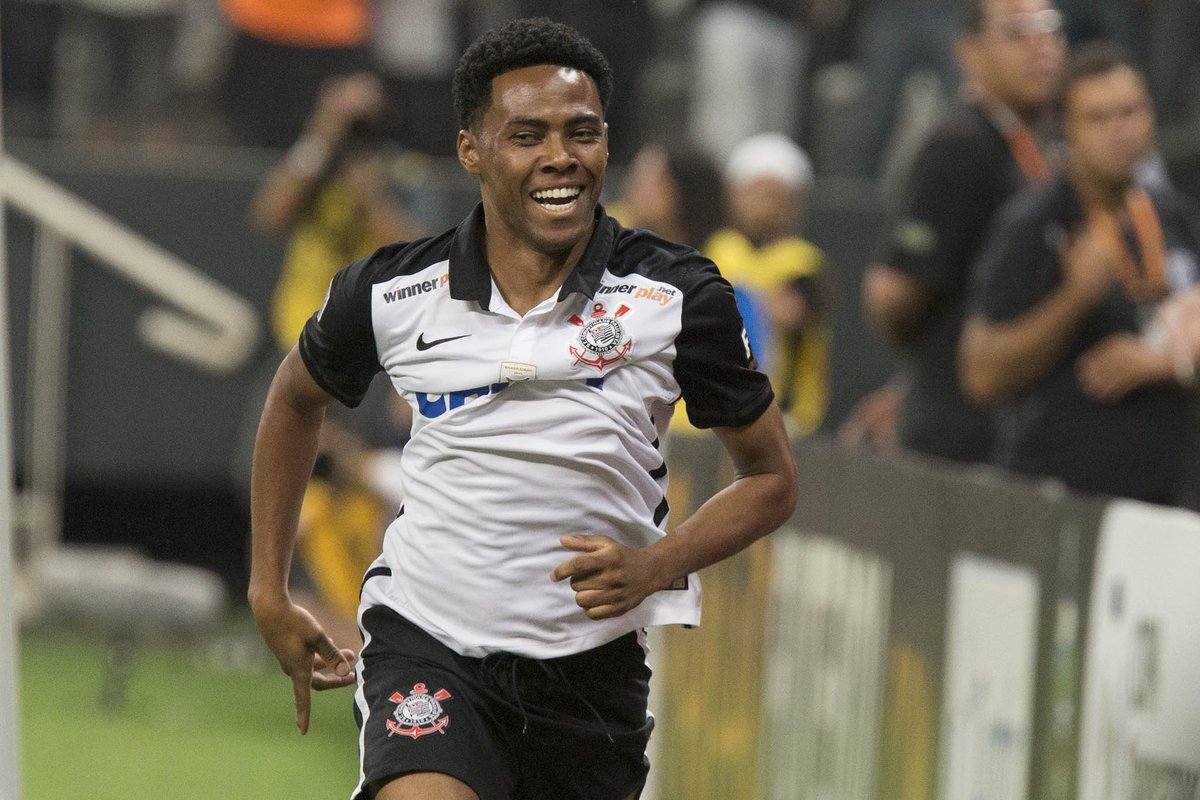 .<a href="/ticoelias1/">Elias</a> entrou no segundo tempo e fez o quinto do #Timão. #NoiteDeGolaços #InvasãoDaAmérica #VaiCorinthians