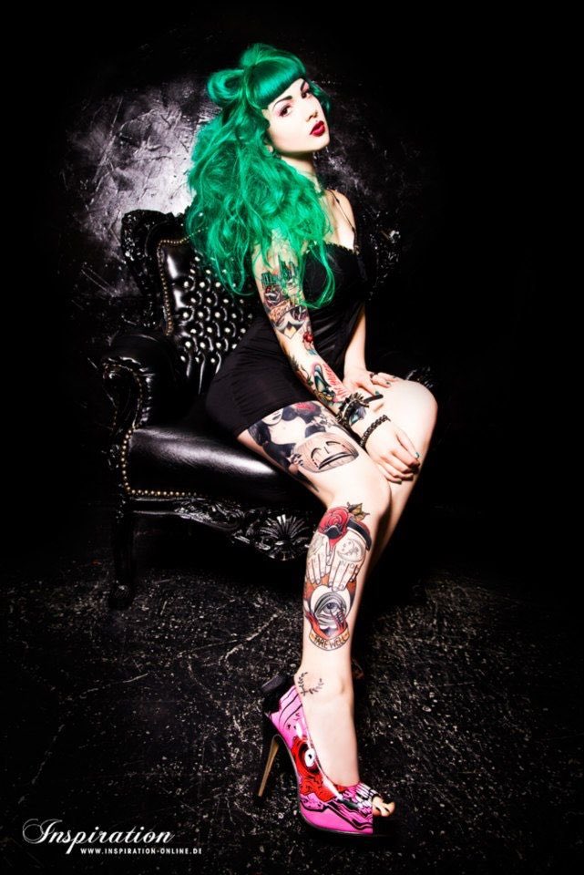 "ᴏh I'm ɴᴏᴛ ɢᴏɪɴɢ ᴛᴏ ᴋɪʟʟ ʏᴀ.ɪᴍ ᴊᴜsᴛ ɢᴏɪɴɢ ᴛᴏ ʜᴜʀᴛ ʏᴏᴜ ʀᴇᴀʟʟy, ʀᴇᴀʟʟʏ ʙᴀᴅ." 
• ᴅᴇsᴄʀɪᴘᴛɪᴠᴇ 
• sʜɪᴘs ᴏɴ ᴄʜᴇᴍɪsᴛʀʏ