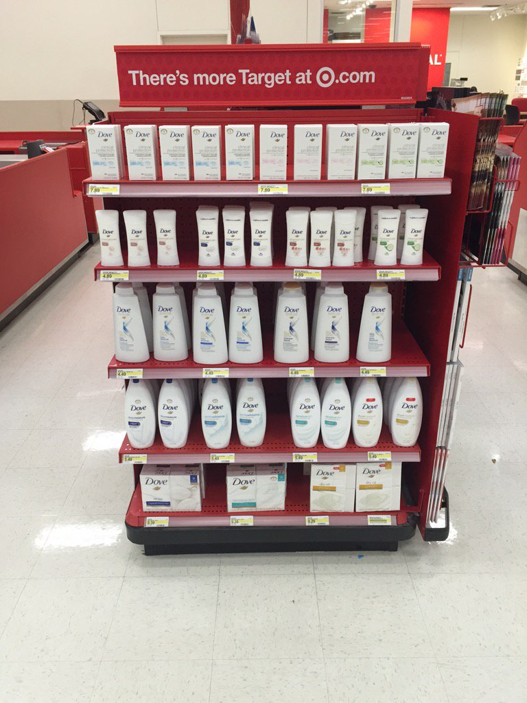 Getting end caps set like a boss @tauniahodges <a href="/Maddiattarget/">Madison</a> <a href="/Awesome2Mr/">Russell Bryan</a>