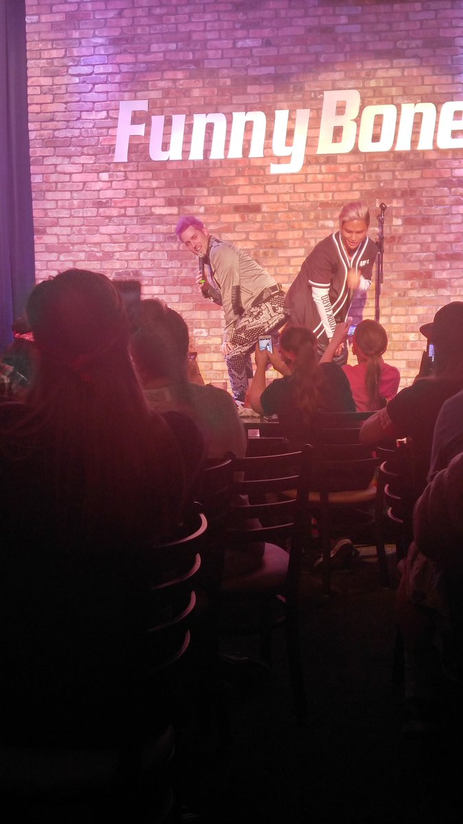 Chellyasaurus's tweet photo. That #bootytouch though...#JoshuaOnTour @AT2486 @JoshuaDtown a great show https://t.co/YzS5wZxLEy