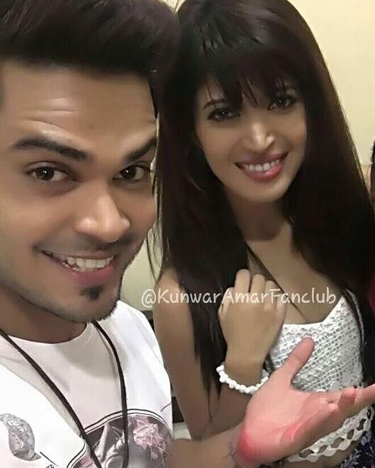 D3_Family's tweet photo. New Pic of #CharMar 😍😍😍
@kunwar_amar16 @angelcharlie8 ❤❤❤
#YehHaiAashiqui @bindasstv 

P.C. - @KunwarAmarFc https://t.co/R356ZJhWYw