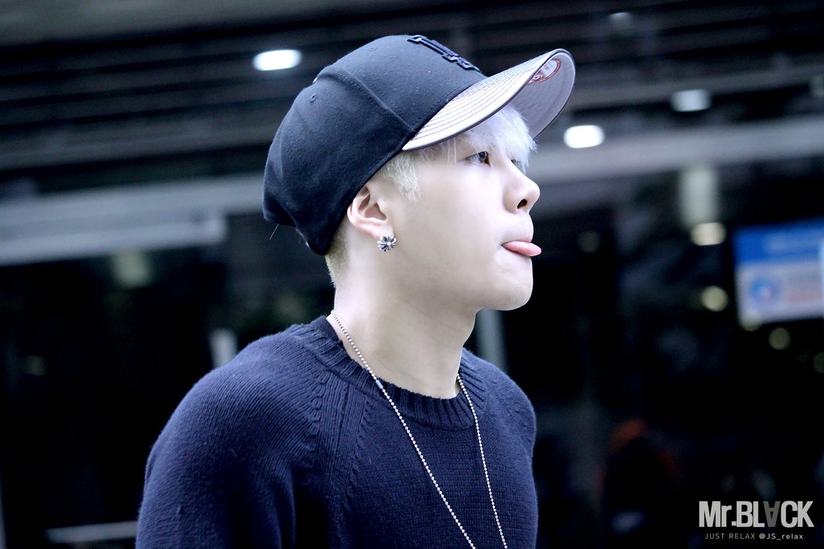thecolorinpink's tweet photo. 150421 Gimpo Airport #GOT7 #JB #MARK #ACKSON #JUNIOR https://t.co/NtrTeuVelb