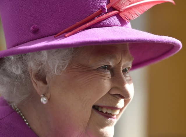 franceinter's tweet photo. La reine d'Angleterre fête ce jeudi son 90e anniversaire https://t.co/xr3ViEDm20 https://t.co/Mp9MLghH0I
