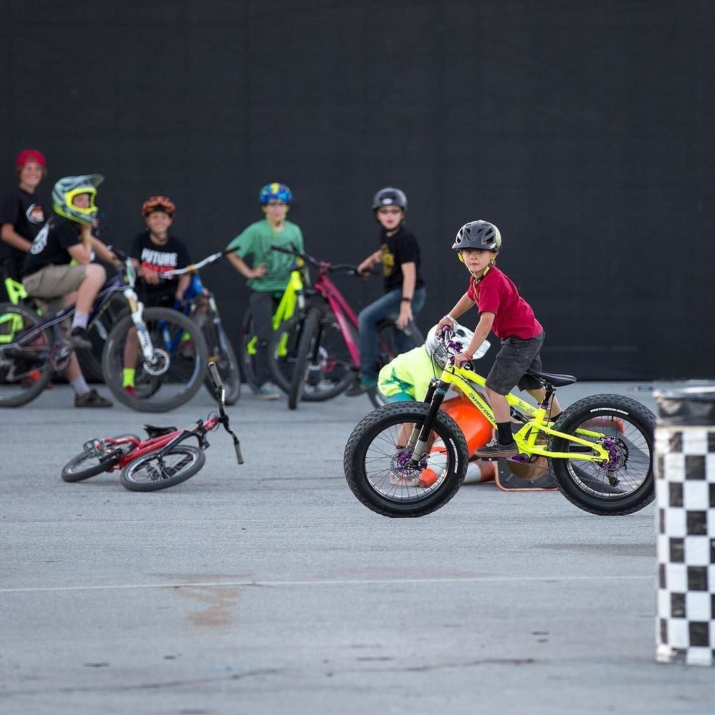 TuttoMTB's tweet photo. lukevaughnluma / #Lukezilla had so much fun with his friends in the campsites at #seaotterclassic2016. He especiall… https://t.co/HMv5xbAmeD