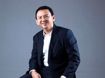 Metro_TV's tweet photo. [Populer] Warga Jakarta Pertaruhkan Harapan di Pundak Ahok https://t.co/UrmVM628Qx https://t.co/sWWEYzD2PN