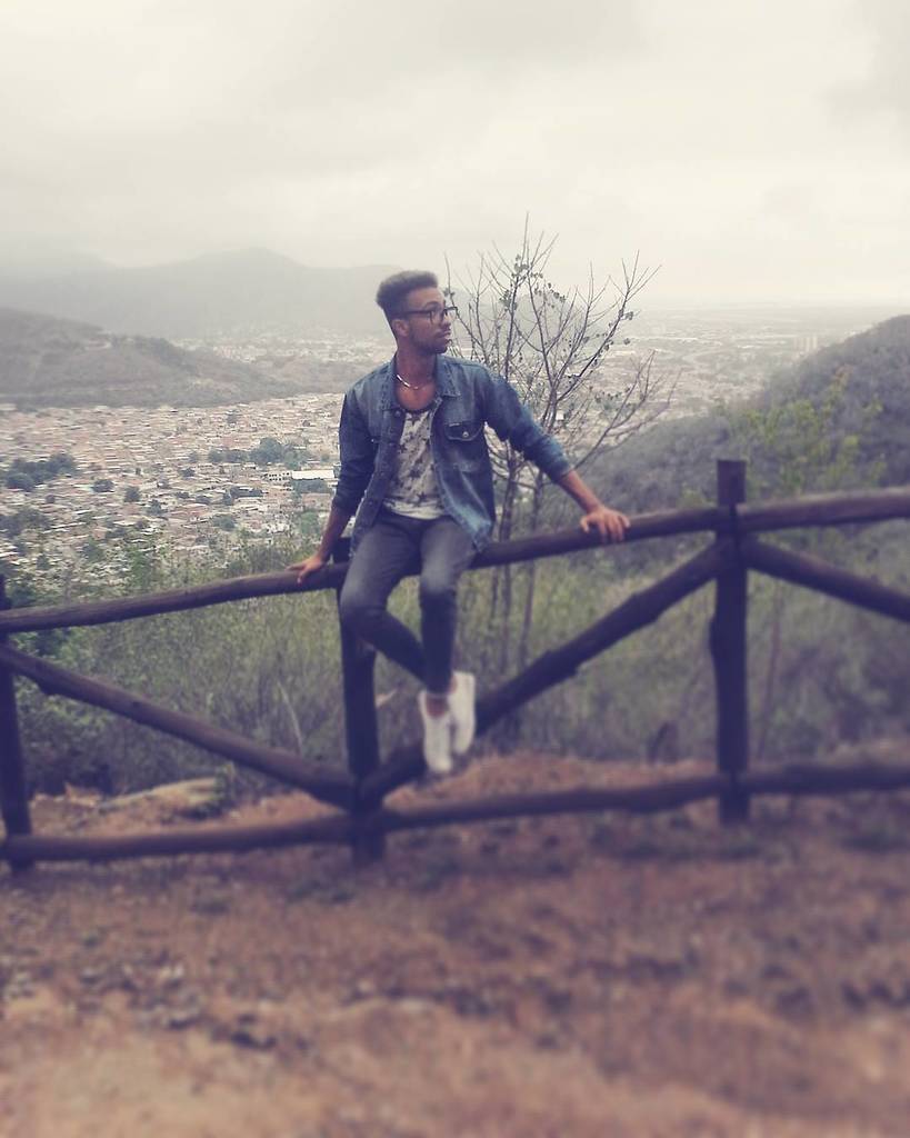 Im_hipster_man's tweet photo. La mayor provocacion es aprender a conocerte... #likeforlike #beauty #like4like #Outfit #Smile #thetimegod #excelen… https://t.co/pbsVHw6vCC
