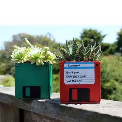 plimbidotcom's tweet image. Beberapa Ide Untuk Memanfaatkan Disket Komputer Bekas j.mp/1YwC0ki @InfoKomputer #Disket