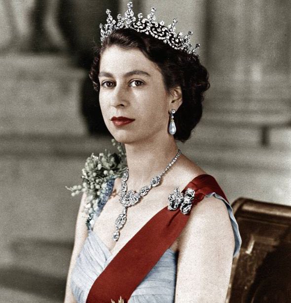 AFTVMedia's tweet photo. Happy 90th birthday to #Arsenal's most famous football fan The Queen of England. https://t.co/1wXAVkOEcq