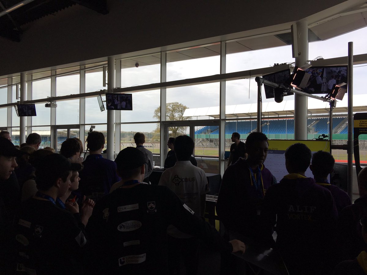 blinkofaneyef1's tweet image. First knock out race of the day, good luck everyone!! 🎉🎉 @F1inSchoolsHQ